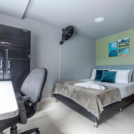 Poblado Guest House Медельин Экстерьер фото