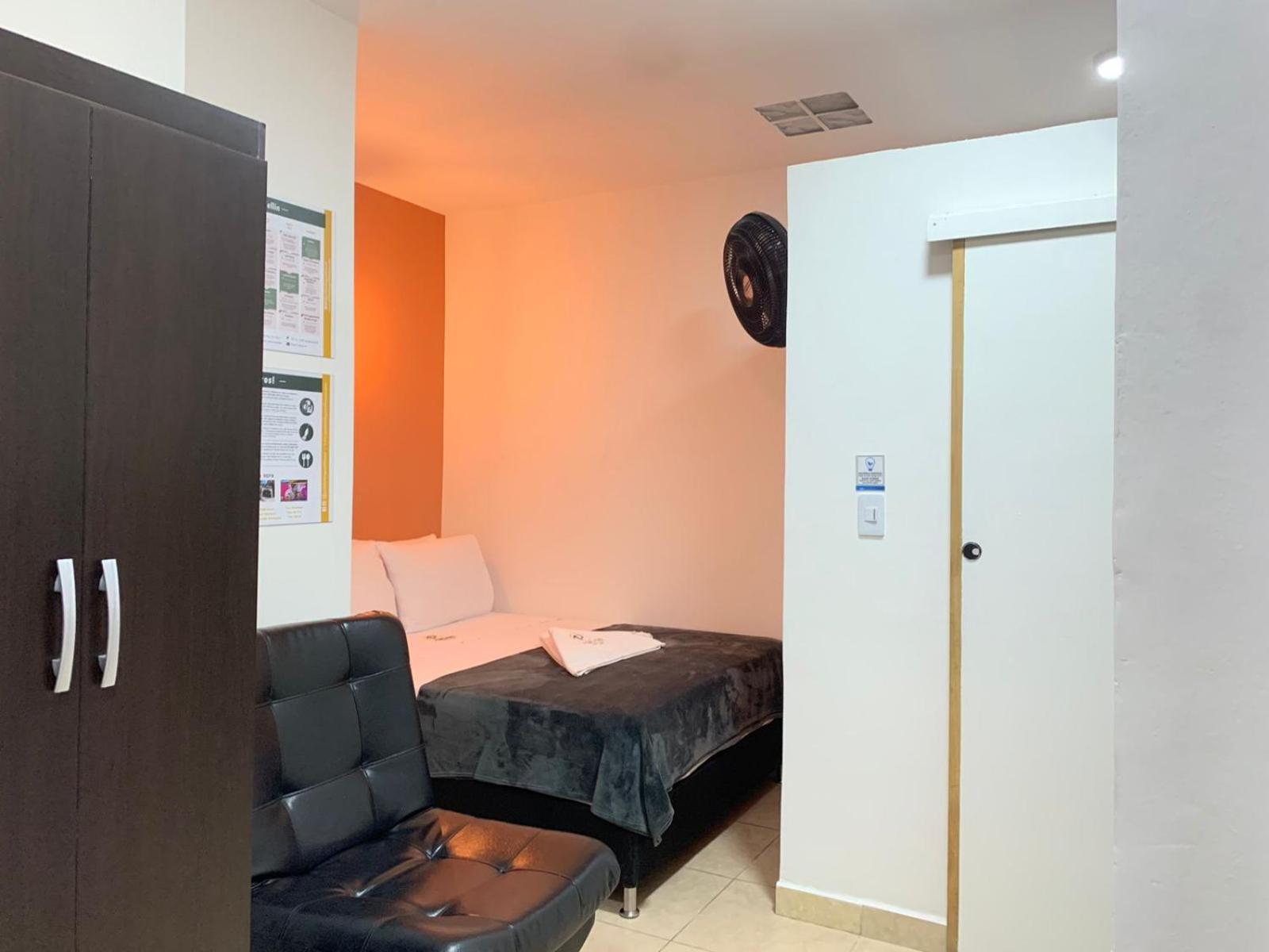Poblado Guest House Медельин Экстерьер фото