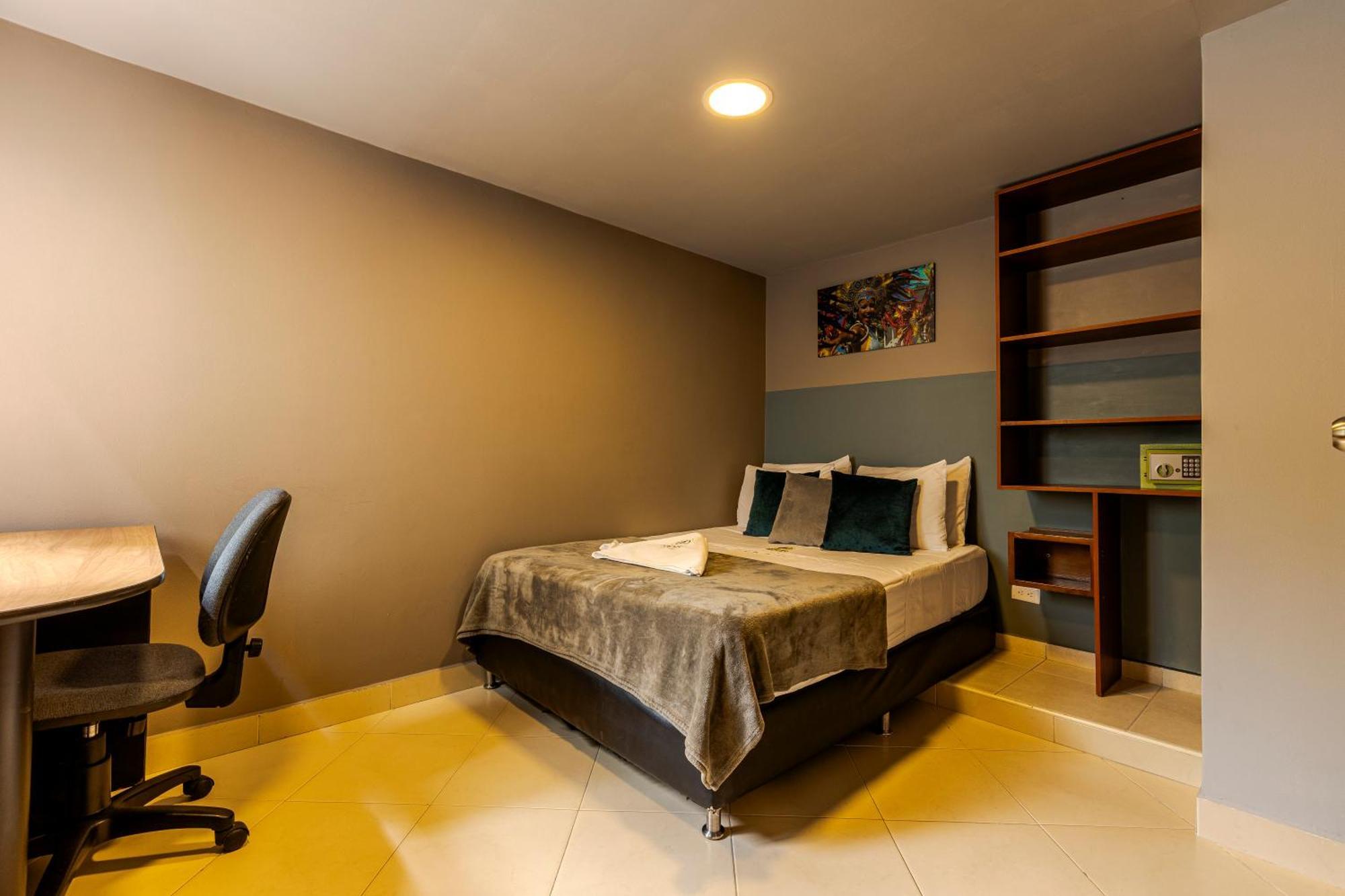 Poblado Guest House Медельин Экстерьер фото