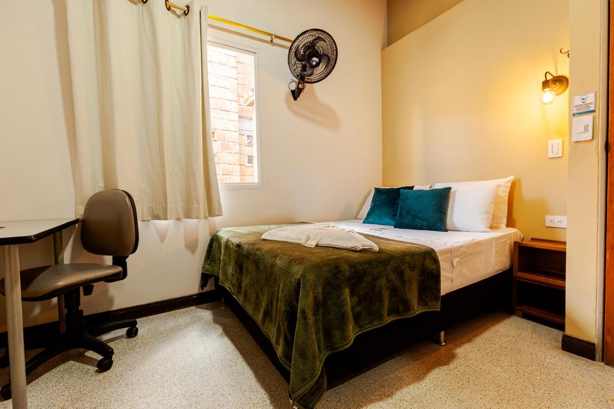 Poblado Guest House Медельин Экстерьер фото