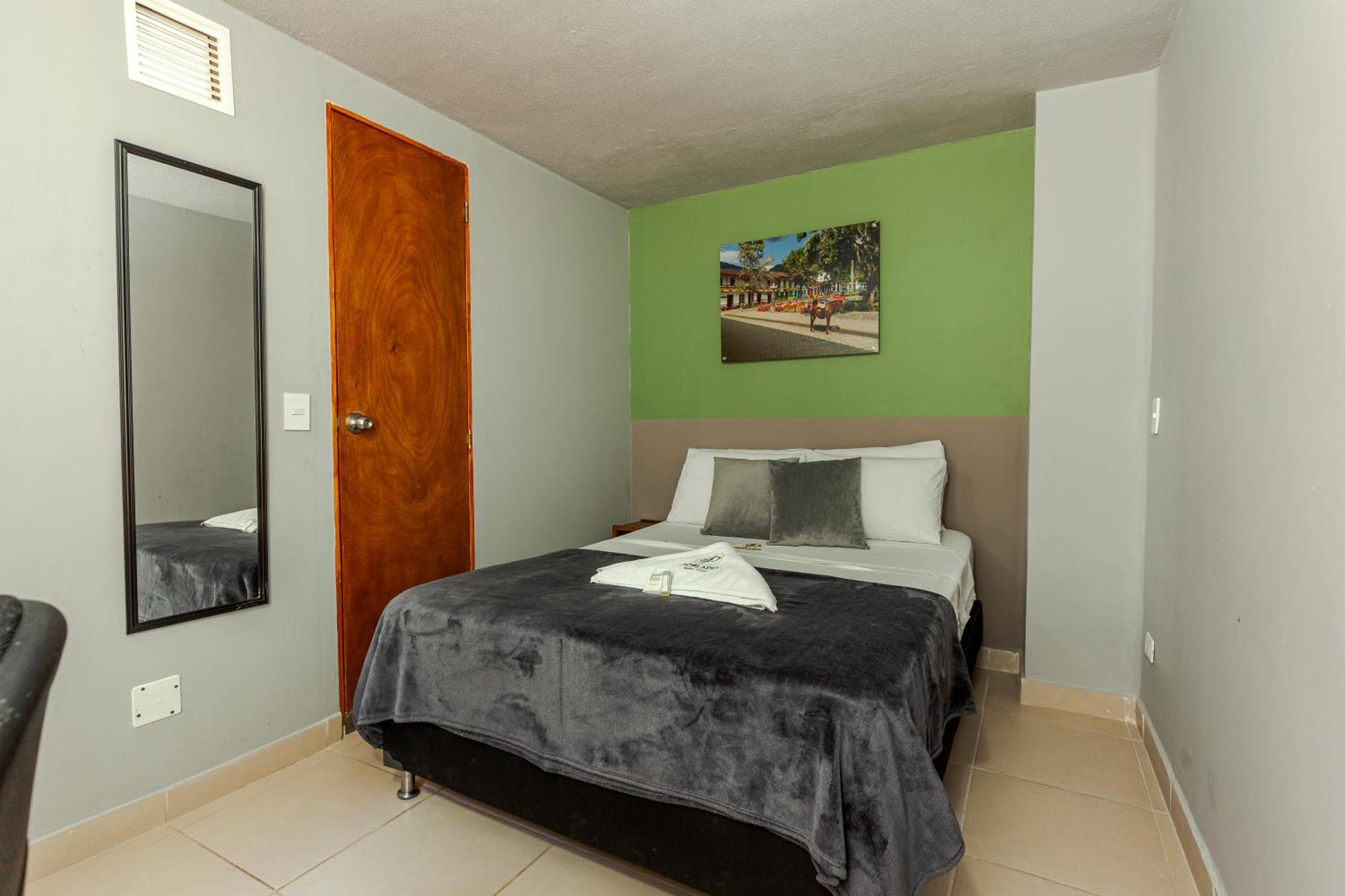 Poblado Guest House Медельин Экстерьер фото