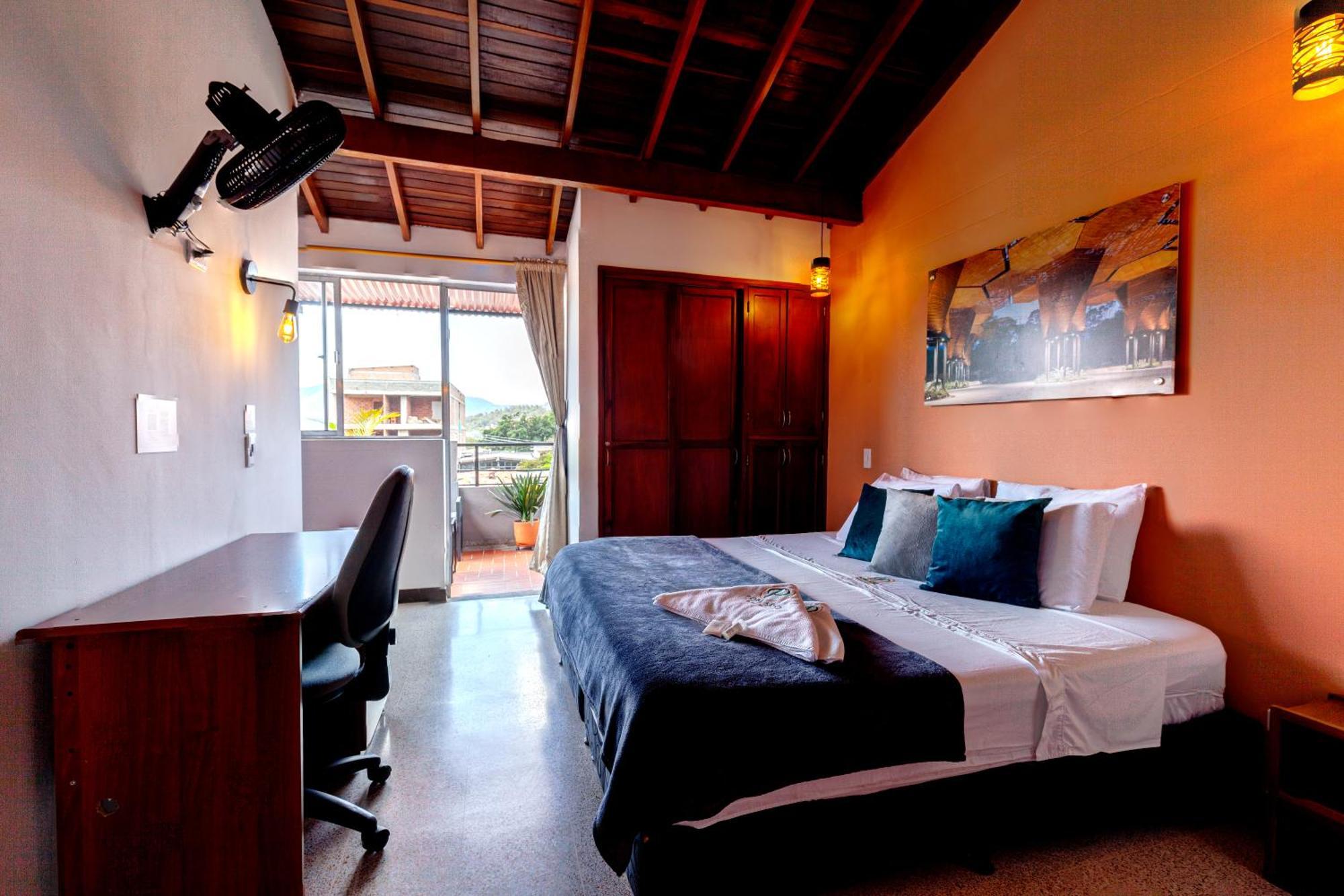 Poblado Guest House Медельин Экстерьер фото