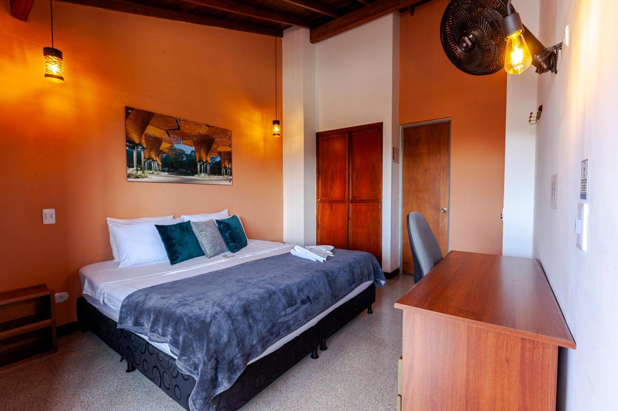 Poblado Guest House Медельин Экстерьер фото