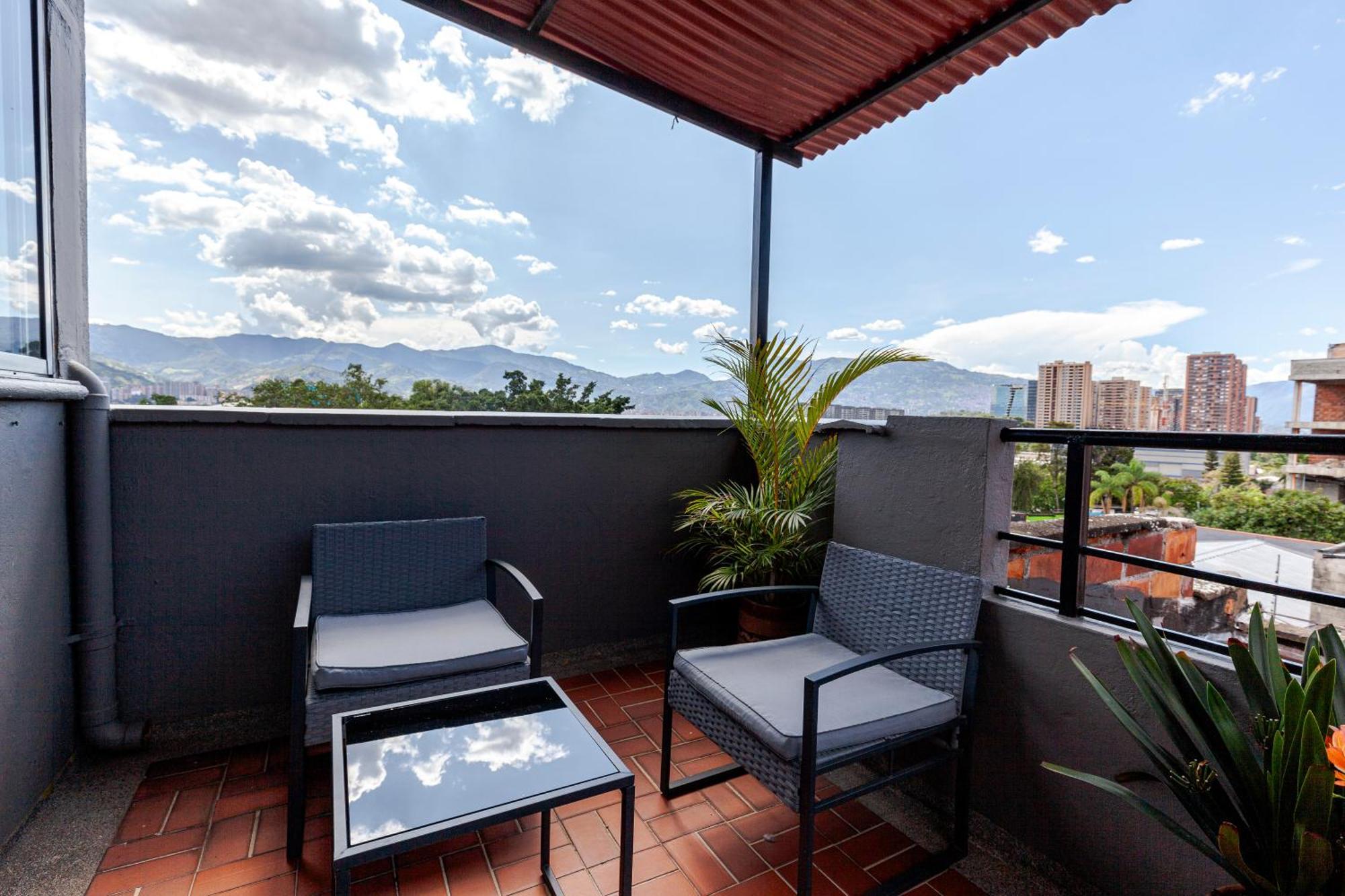 Poblado Guest House Медельин Экстерьер фото