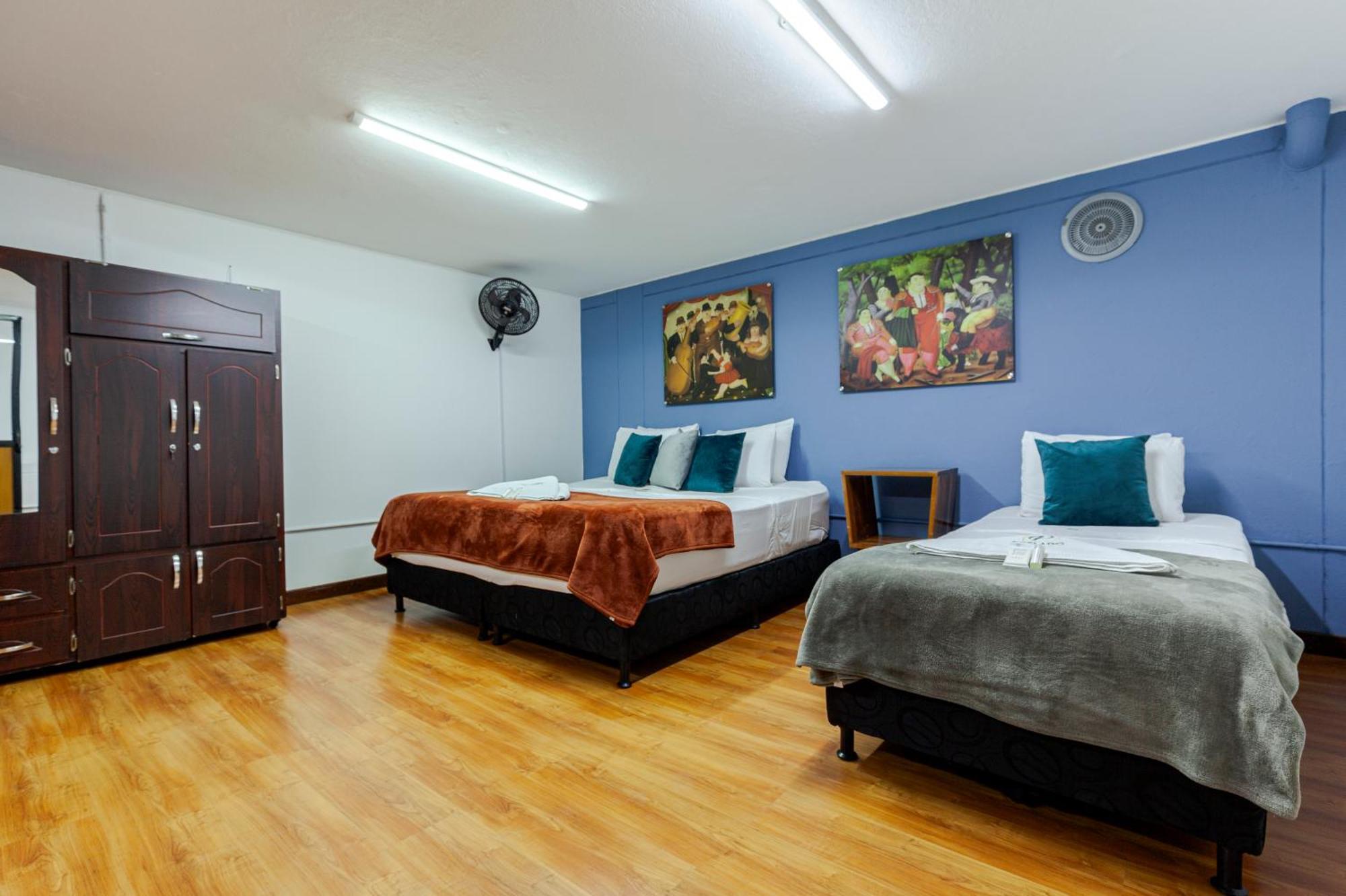 Poblado Guest House Медельин Экстерьер фото