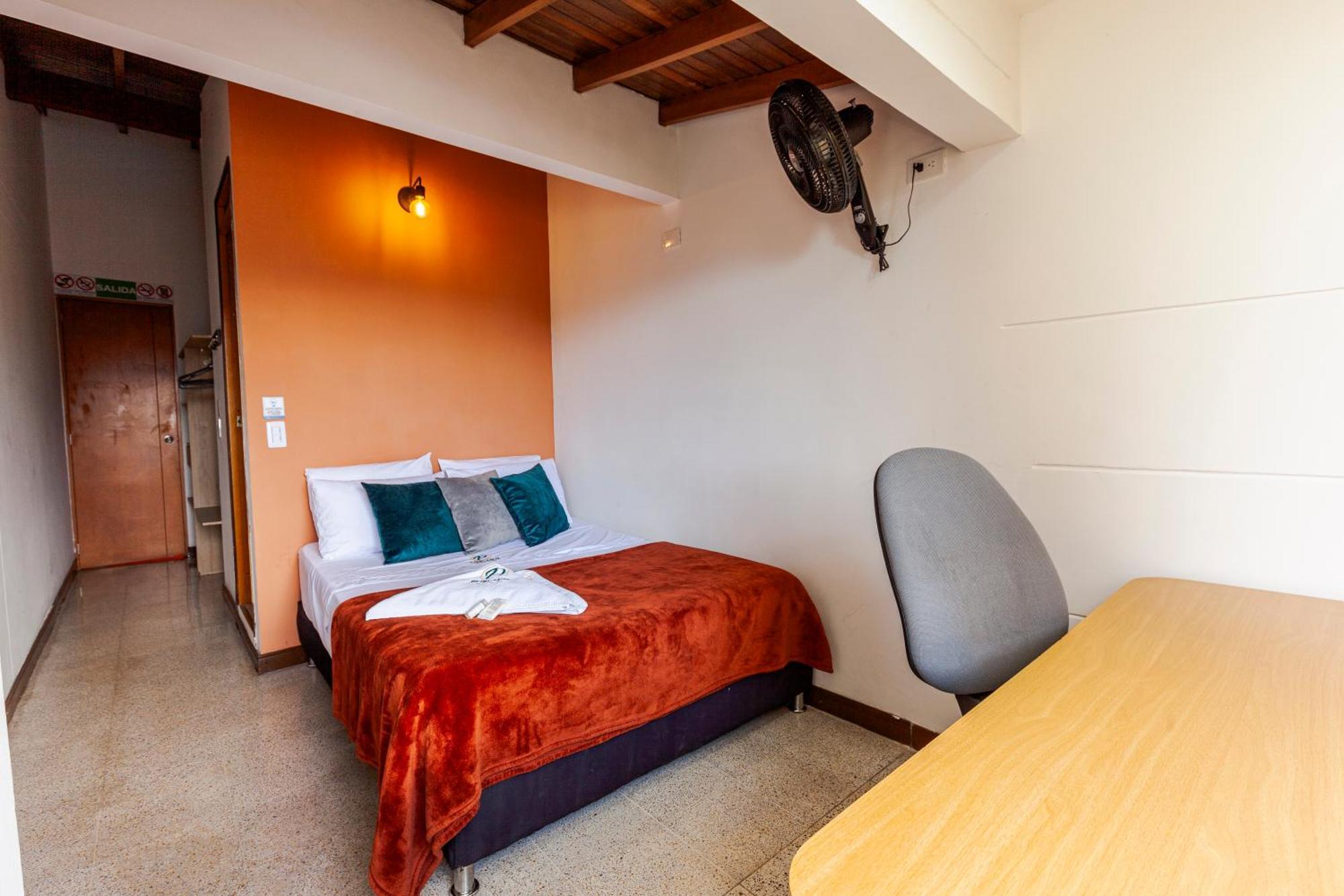 Poblado Guest House Медельин Экстерьер фото