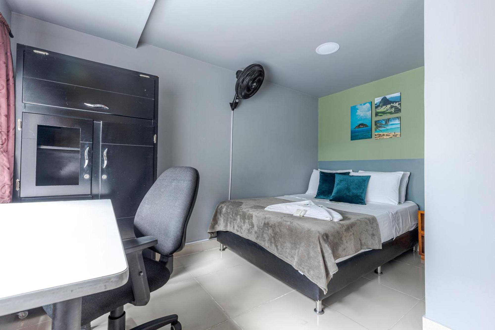 Poblado Guest House Медельин Экстерьер фото