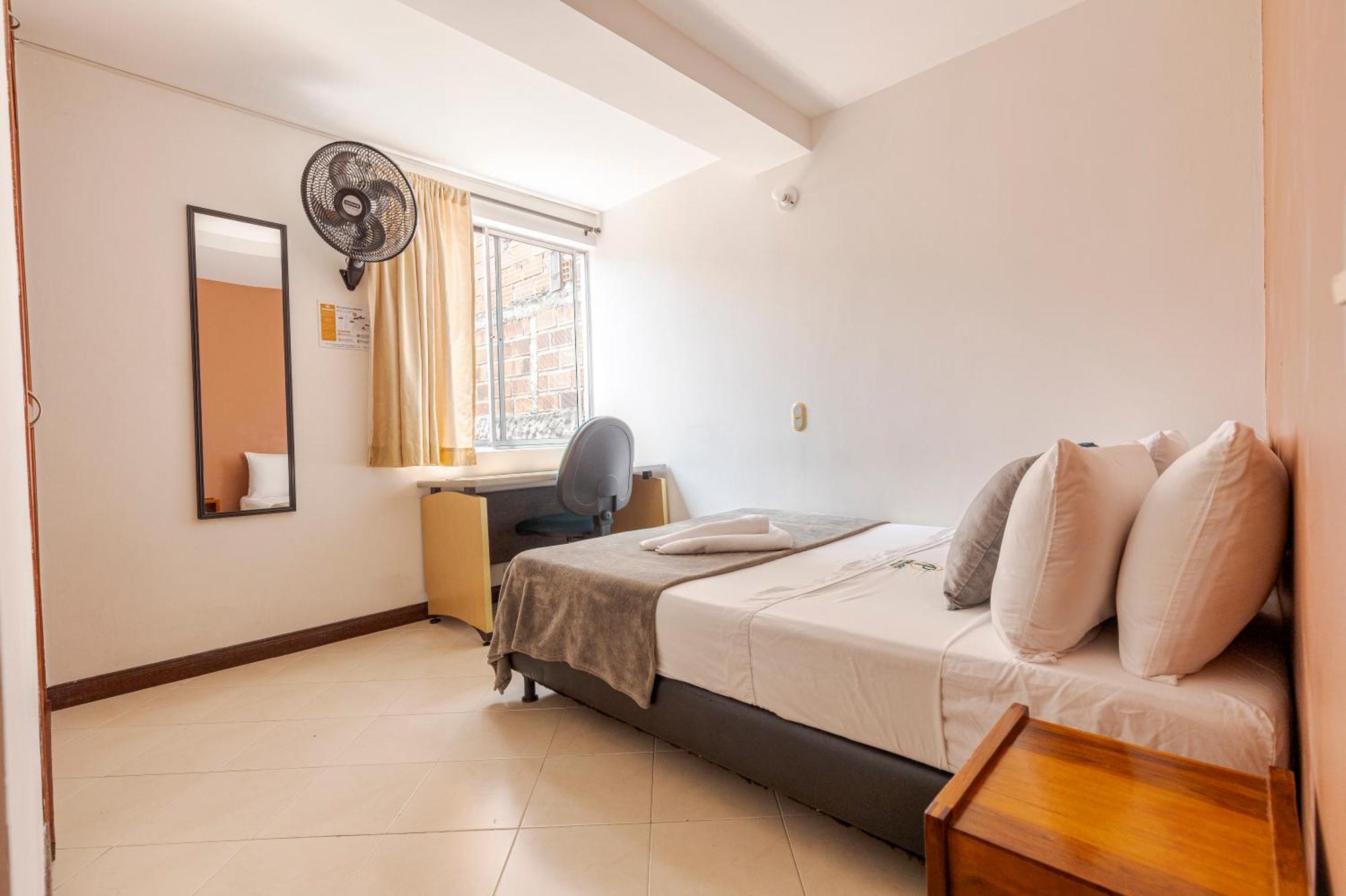 Poblado Guest House Медельин Номер фото
