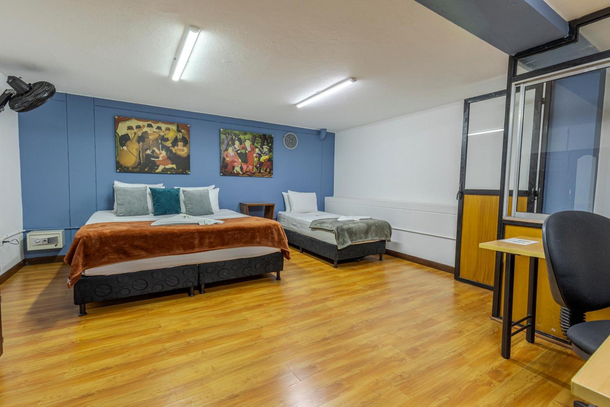 Poblado Guest House Медельин Номер фото