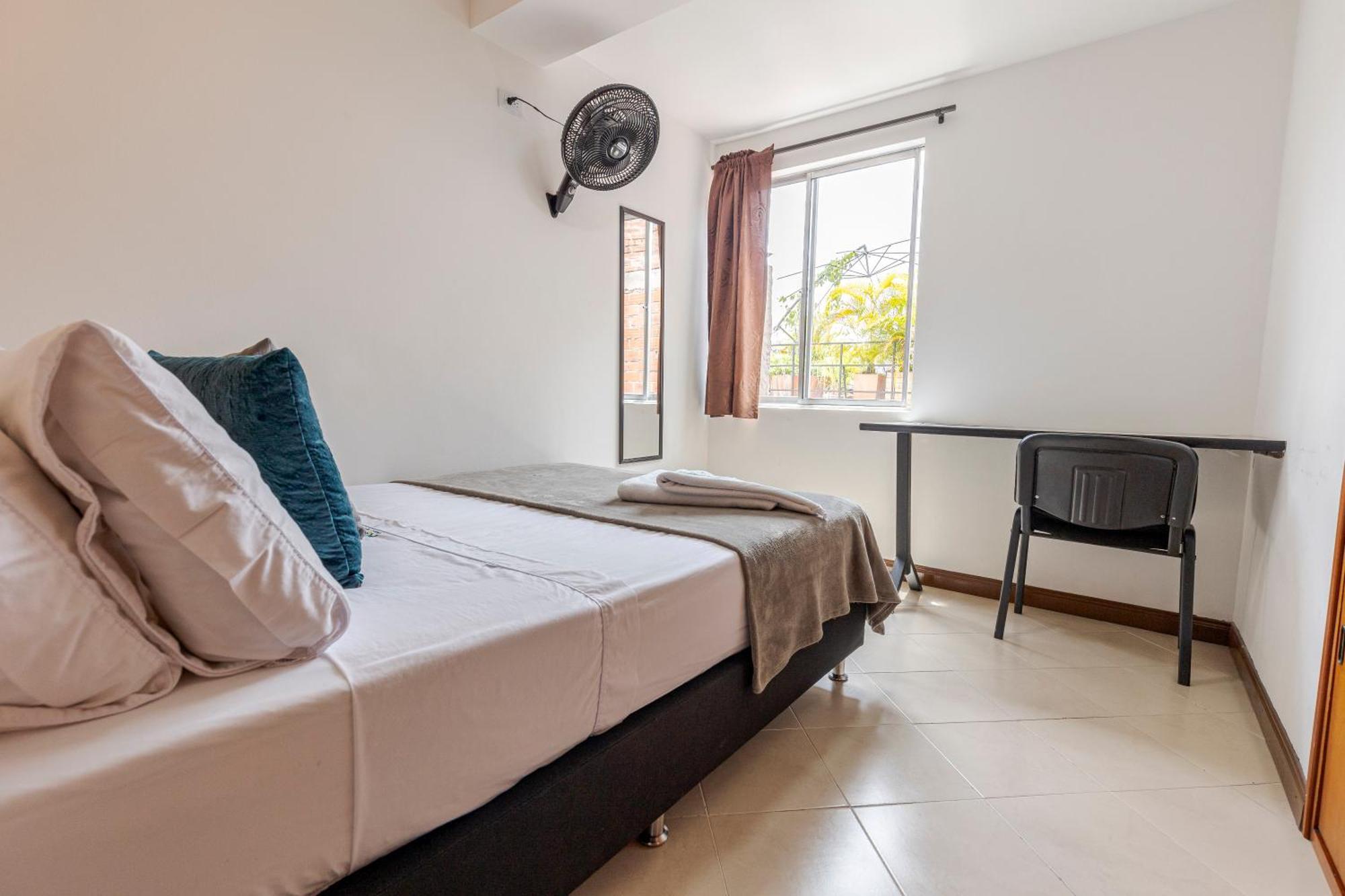 Poblado Guest House Медельин Экстерьер фото