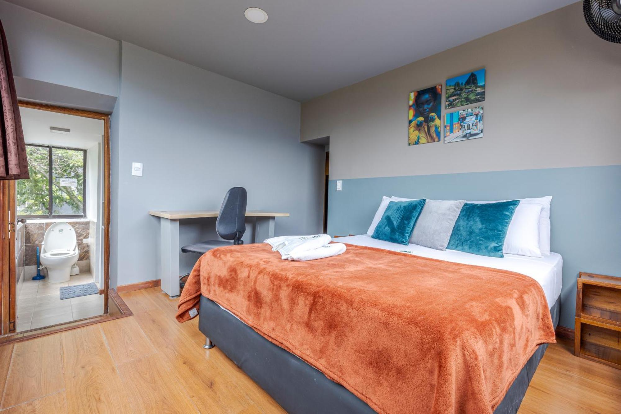 Poblado Guest House Медельин Экстерьер фото