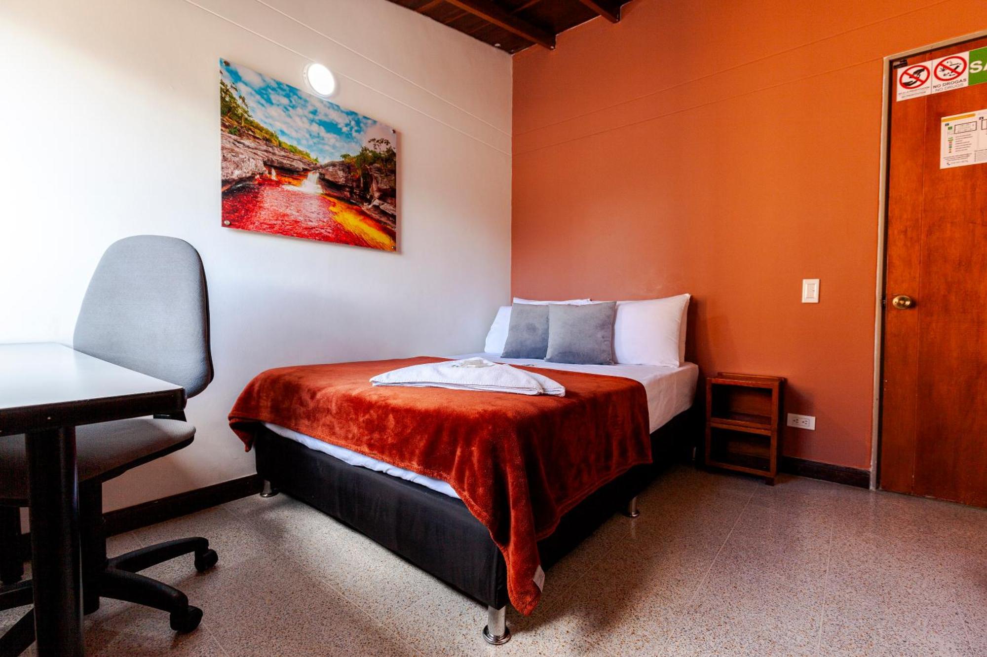 Poblado Guest House Медельин Номер фото