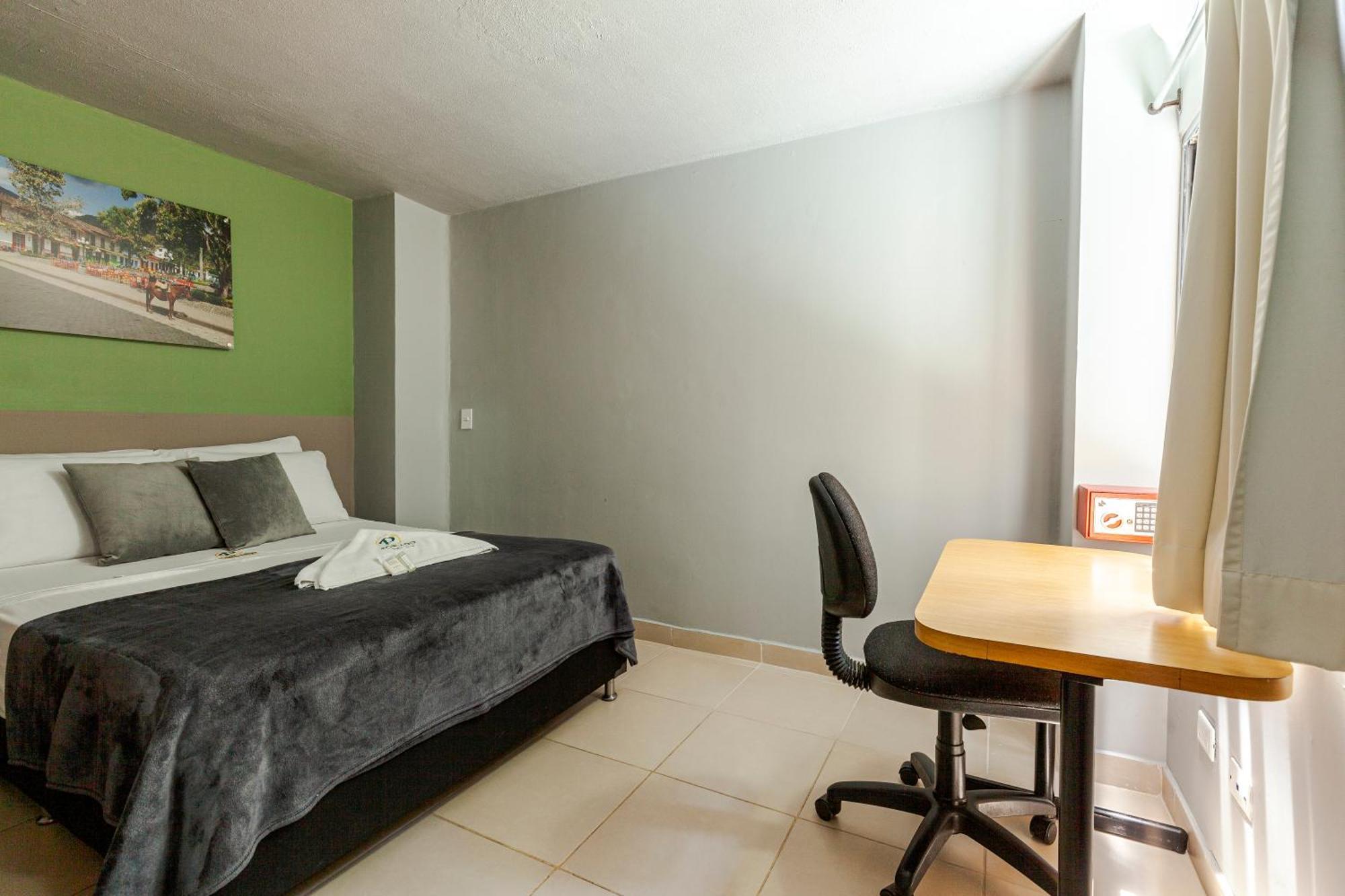 Poblado Guest House Медельин Номер фото